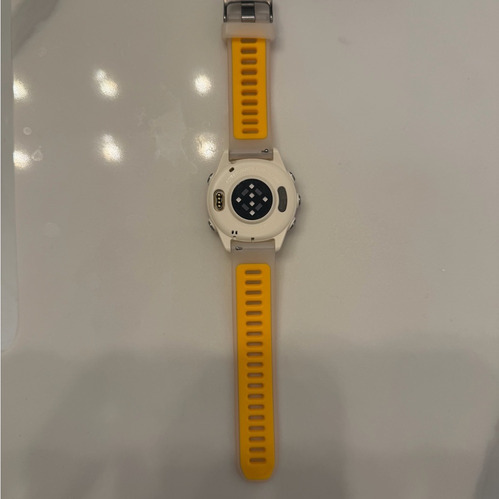 Garmin Forerunner 570 Smartwatch - Vibrant Yellow - Picture 2 of 5